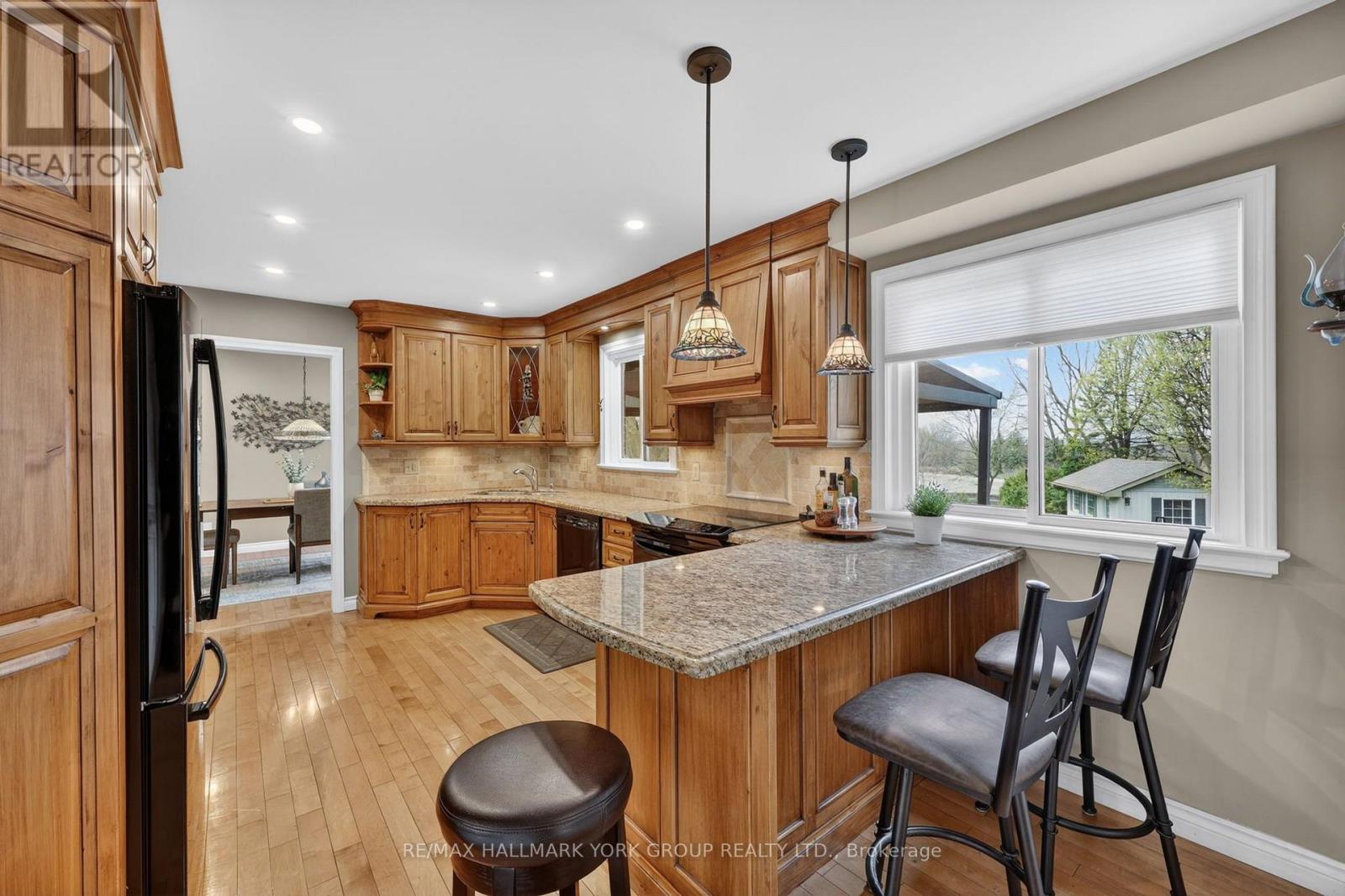 8 Grant Court, East Gwillimbury, Ontario  L0G 1R0 - Photo 11 - N13810788