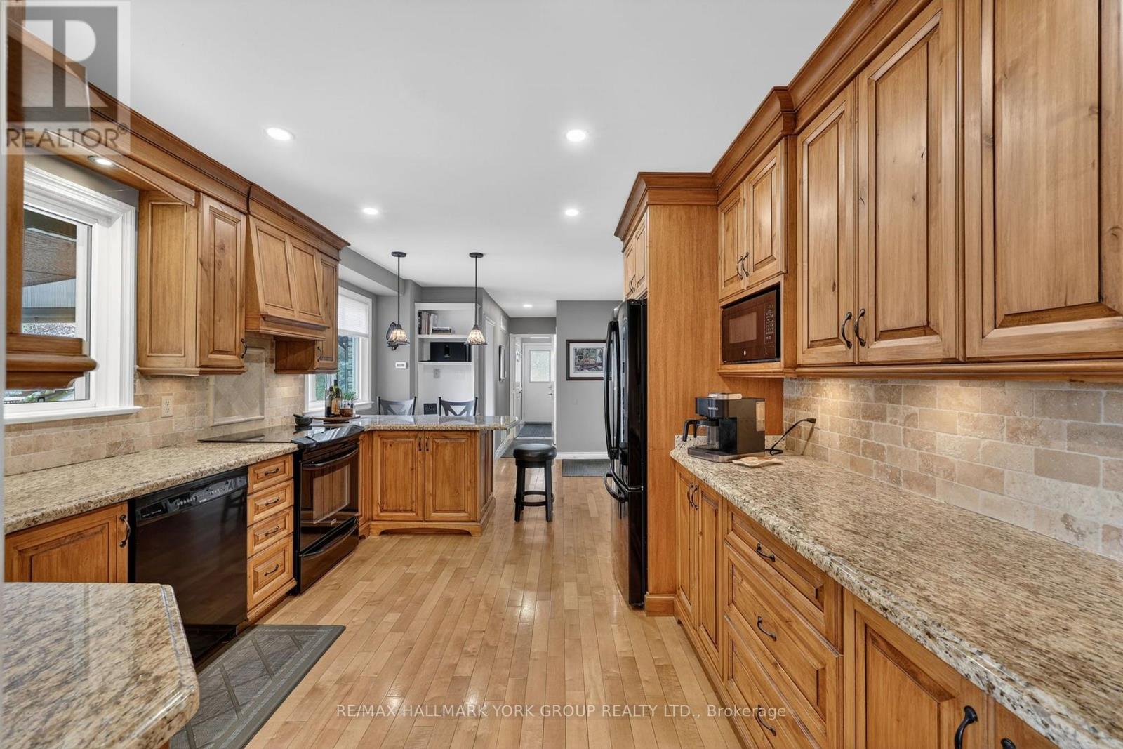 8 Grant Court, East Gwillimbury, Ontario  L0G 1R0 - Photo 13 - N13810788