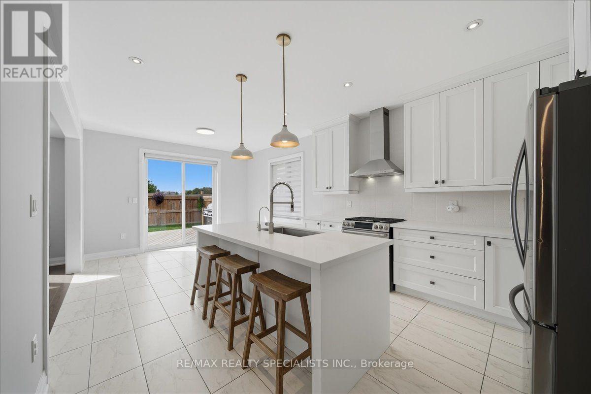 90 Professor Day Drive, Bradford West Gwillimbury, Ontario  L3Z 4J3 - Photo 11 - N13810792