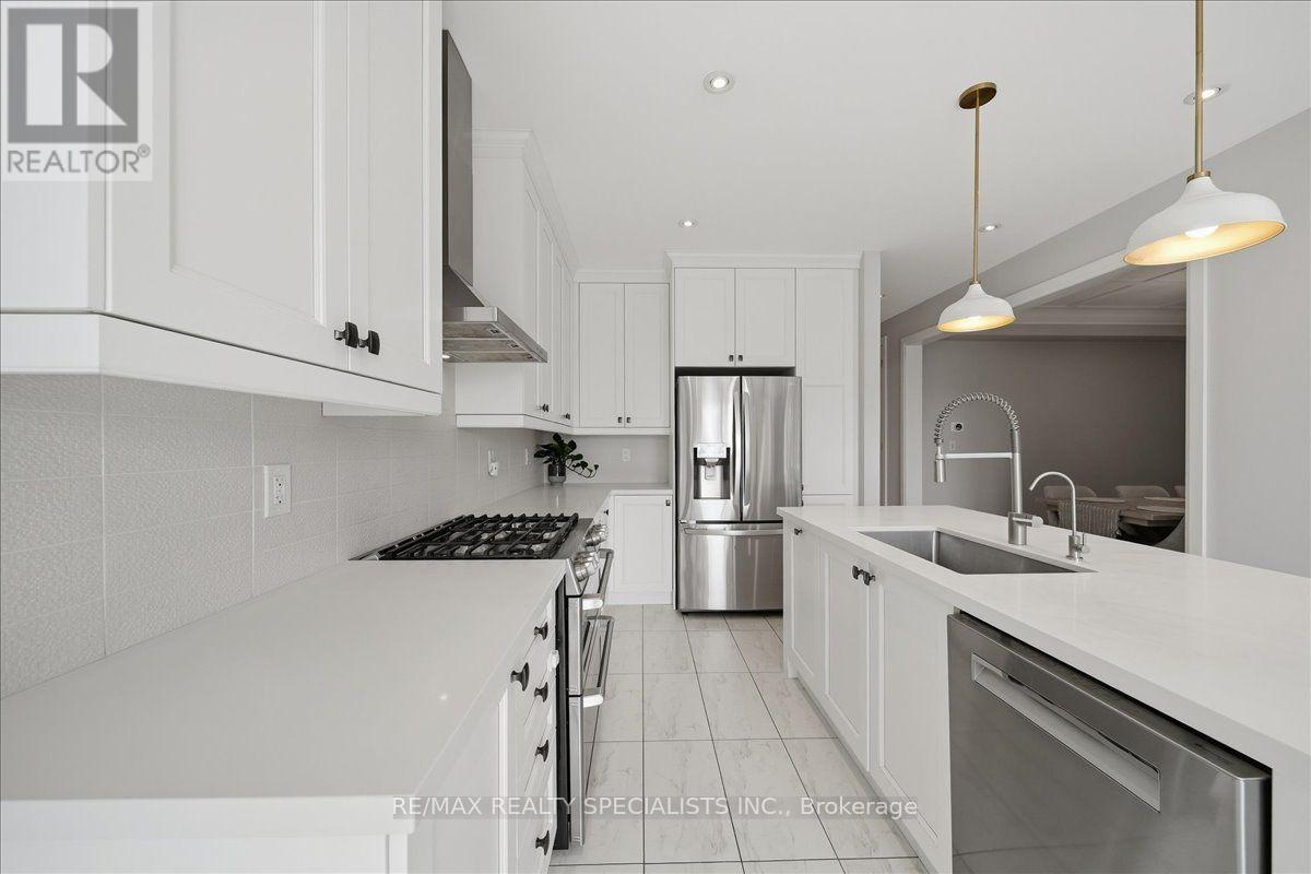 90 Professor Day Drive, Bradford West Gwillimbury, Ontario  L3Z 4J3 - Photo 14 - N13810792