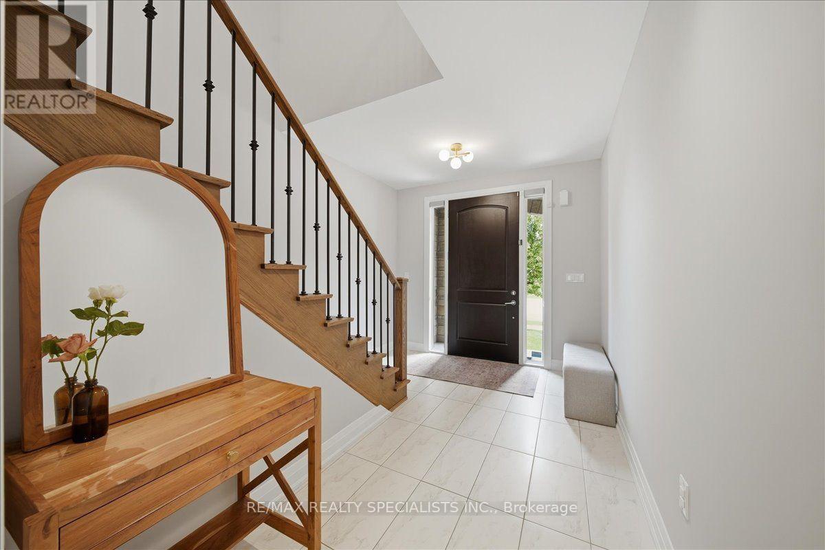 90 Professor Day Drive, Bradford West Gwillimbury, Ontario  L3Z 4J3 - Photo 3 - N13810792