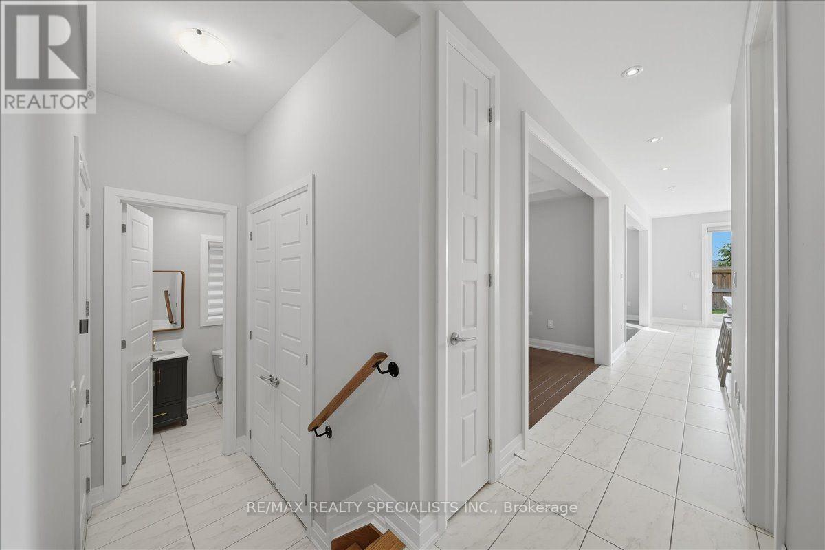 90 Professor Day Drive, Bradford West Gwillimbury, Ontario  L3Z 4J3 - Photo 5 - N13810792