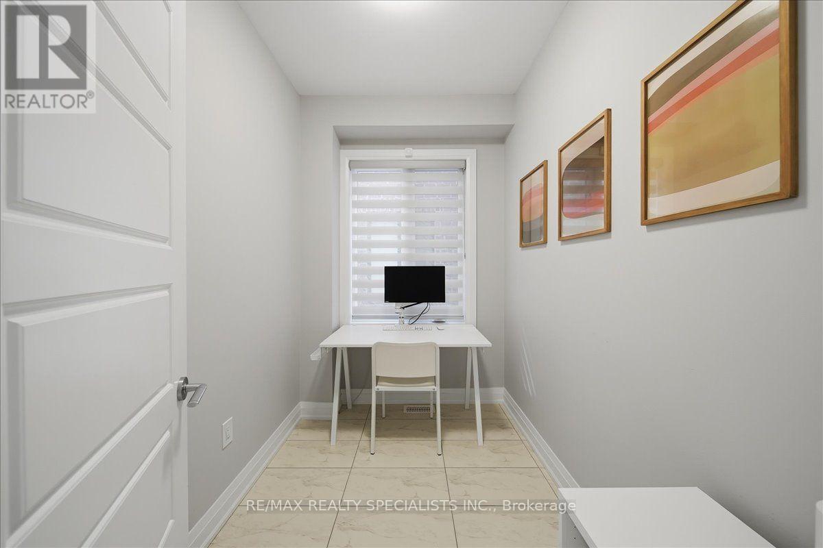 90 Professor Day Drive, Bradford West Gwillimbury, Ontario  L3Z 4J3 - Photo 7 - N13810792