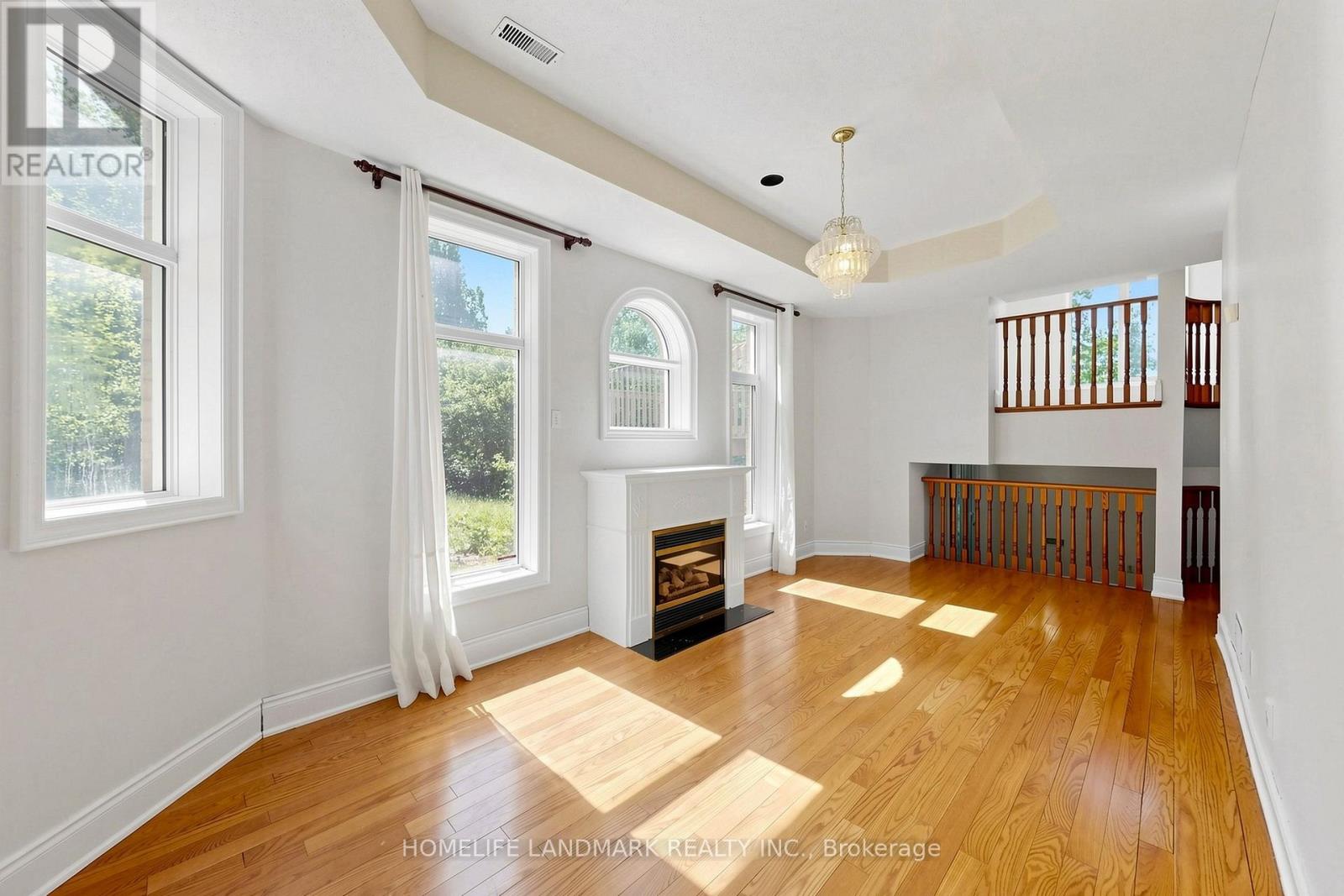 209 Redstone Road, Richmond Hill, Ontario  L4S 2E2 - Photo 3 - N13810830