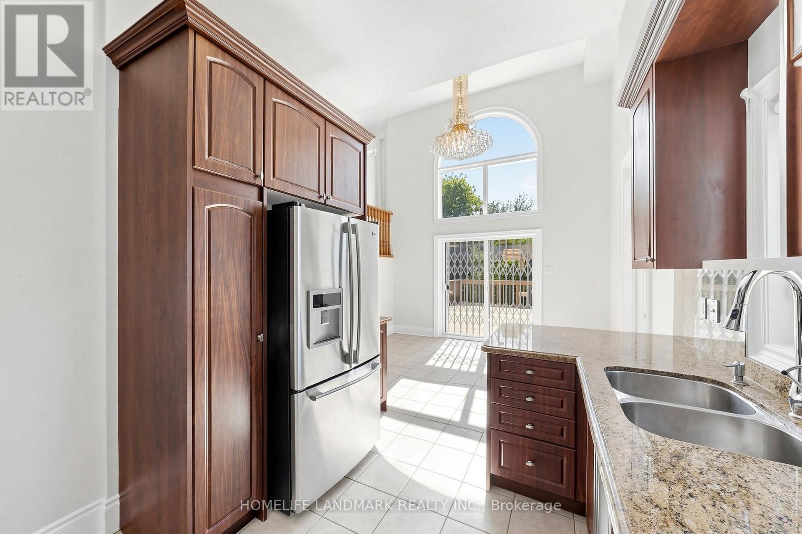 209 Redstone Road, Richmond Hill, Ontario  L4S 2E2 - Photo 9 - N13810830
