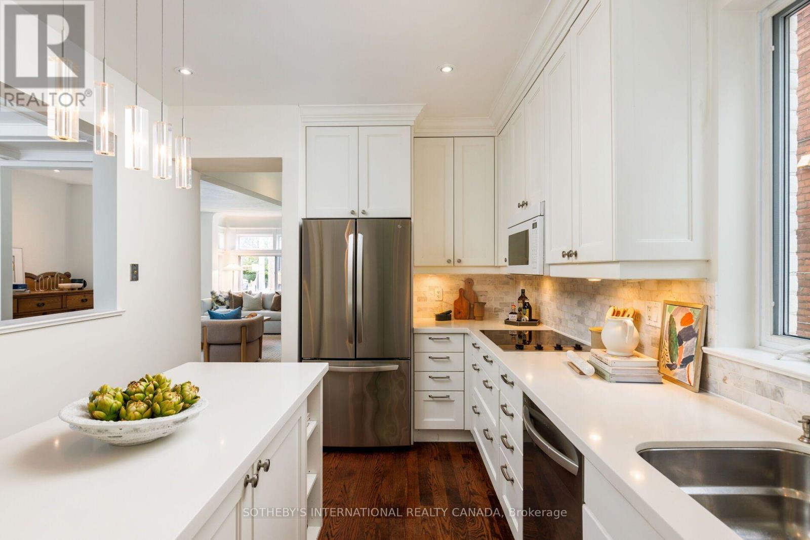 126 Hilton Avenue, Toronto, Ontario  M5R 3E7 - Photo 12 - C13809442