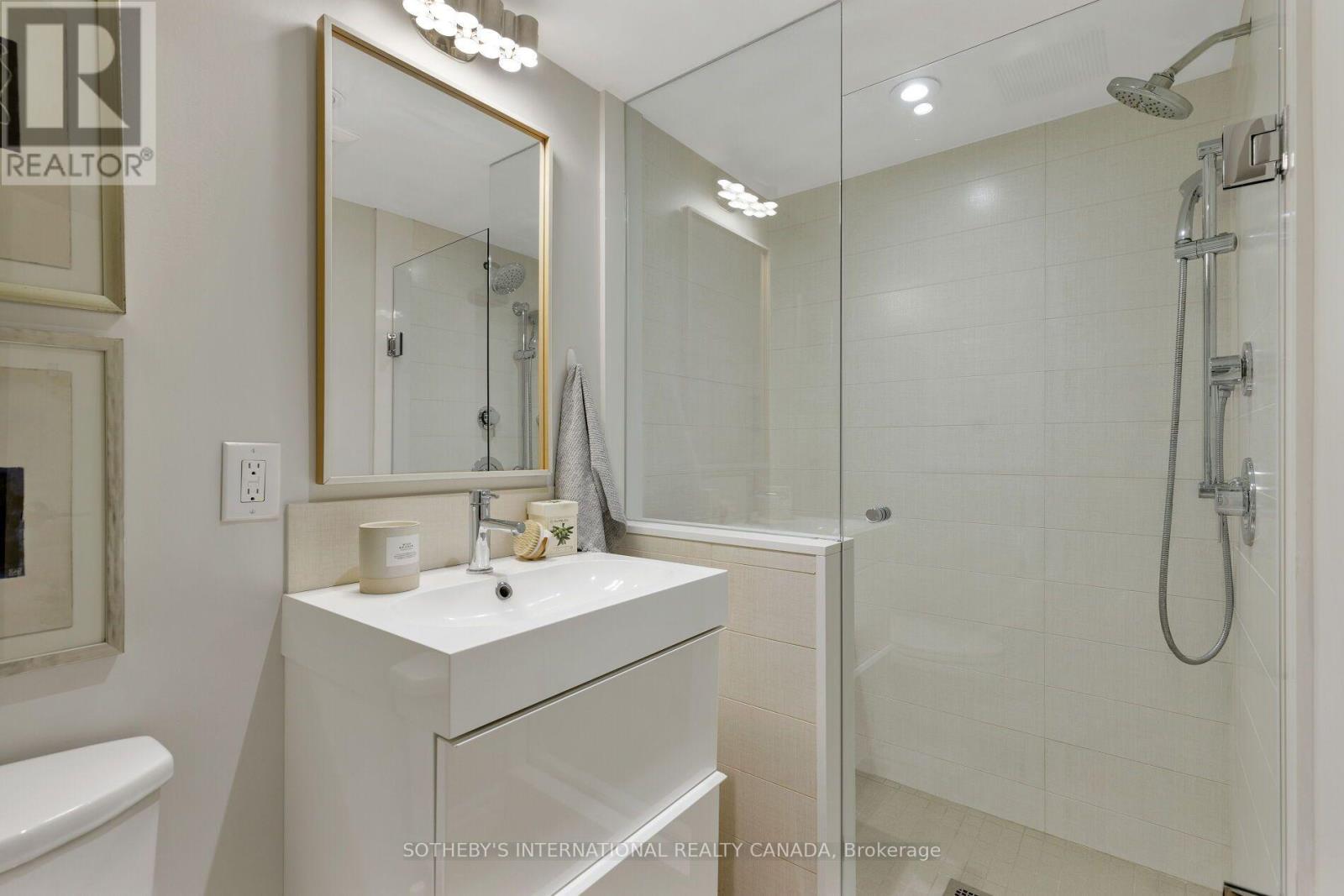 126 Hilton Avenue, Toronto, Ontario  M5R 3E7 - Photo 31 - C13809442