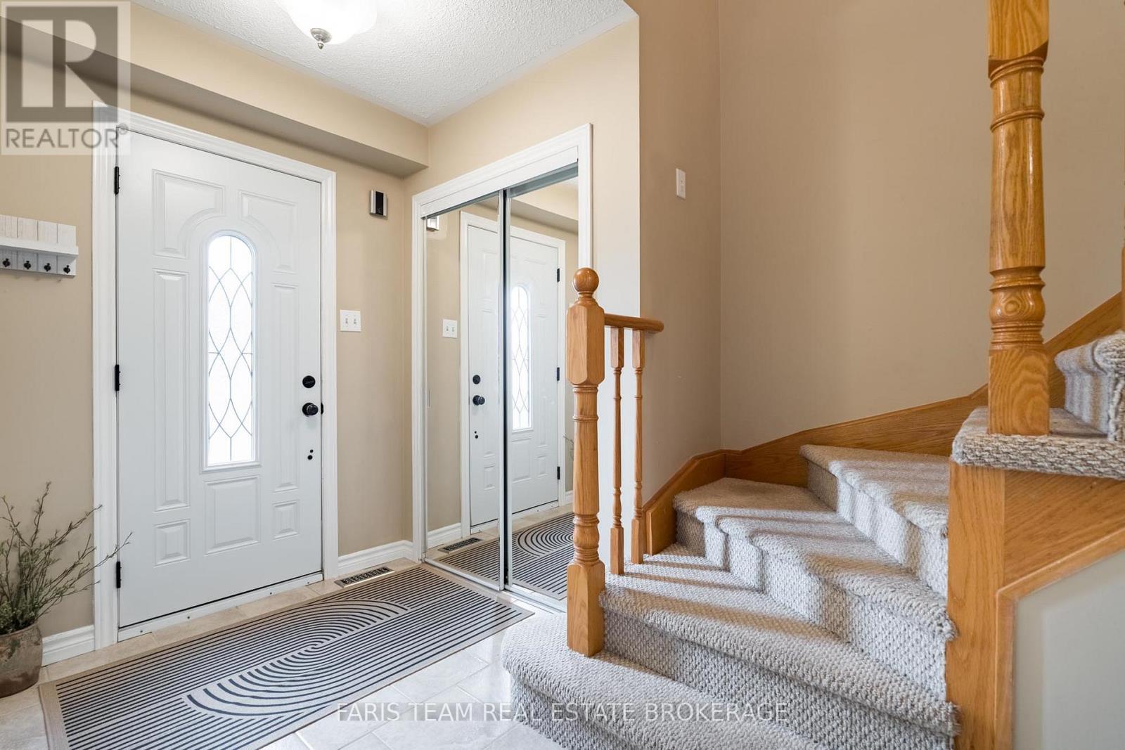 153 Cardinal Street, Barrie (Cundles East), Ontario  L4M 6G2 - Photo 4 - S13810796