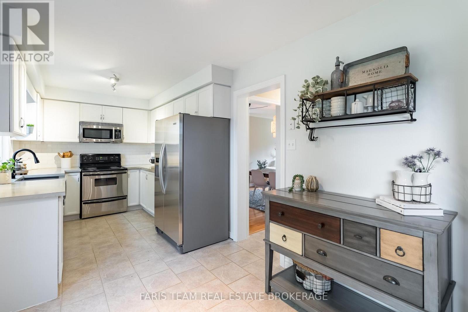 153 Cardinal Street, Barrie (Cundles East), Ontario  L4M 6G2 - Photo 6 - S13810796