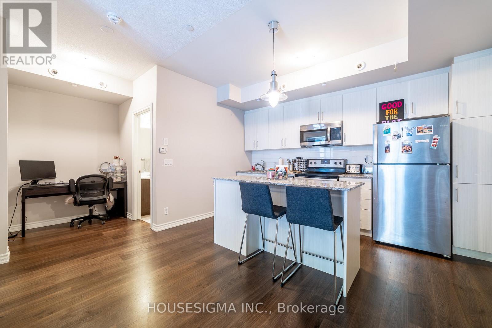 23 - 140 Long Branch Avenue, Toronto, Ontario  M8W 0B1 - Photo 1 - W13810782