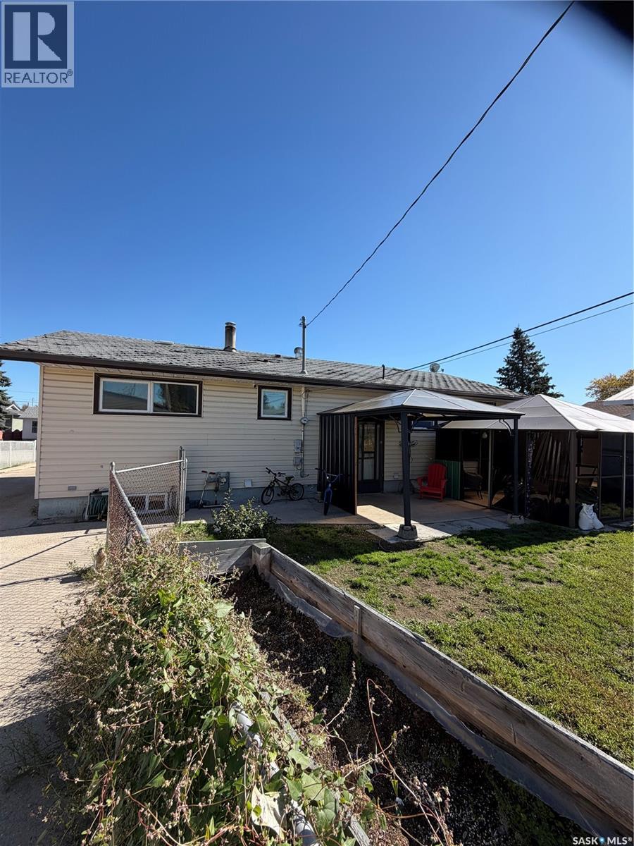 531 Prince Street, Hudson Bay, Saskatchewan  S0E 0Y0 - Photo 40 - SK040348