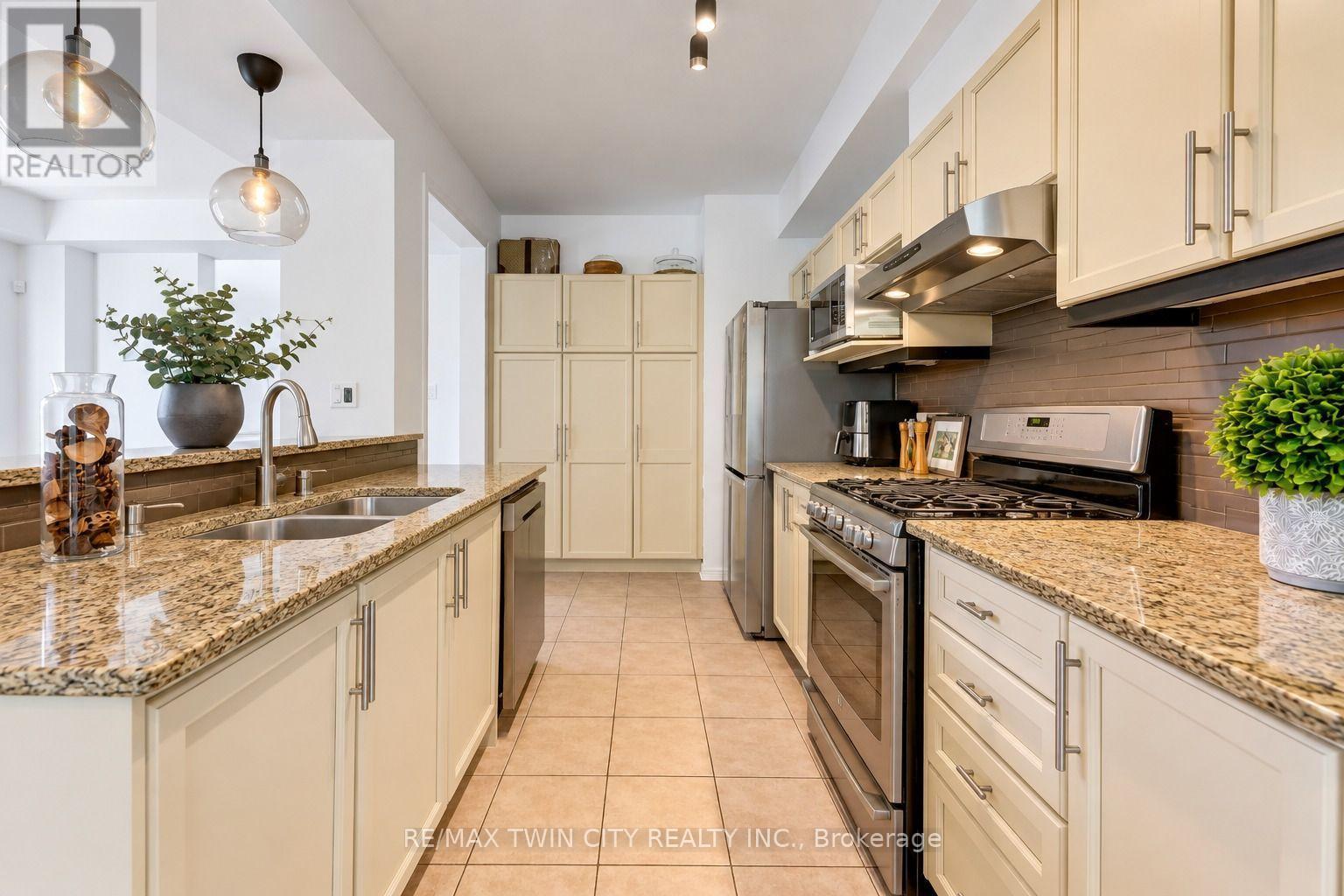 10 - 28 Doon Mills Drive, Kitchener, Ontario  N2P 2W9 - Photo 10 - X13810756