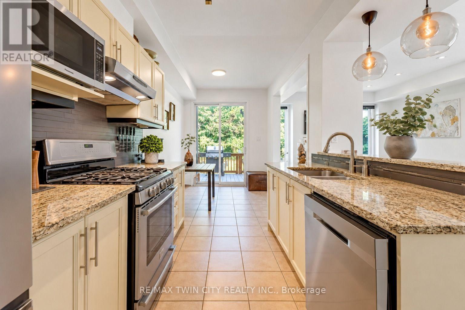 10 - 28 Doon Mills Drive, Kitchener, Ontario  N2P 2W9 - Photo 11 - X13810756