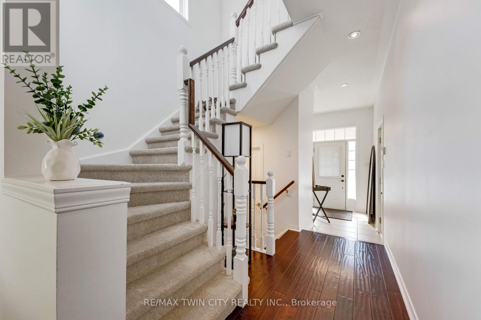 10 - 28 Doon Mills Drive, Kitchener, Ontario  N2P 2W9 - Photo 3 - X13810756