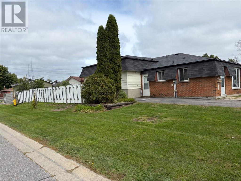880 Woodbine Avenue, Sudbury, Ontario  P3A 5A8 - Photo 2 - 2130375