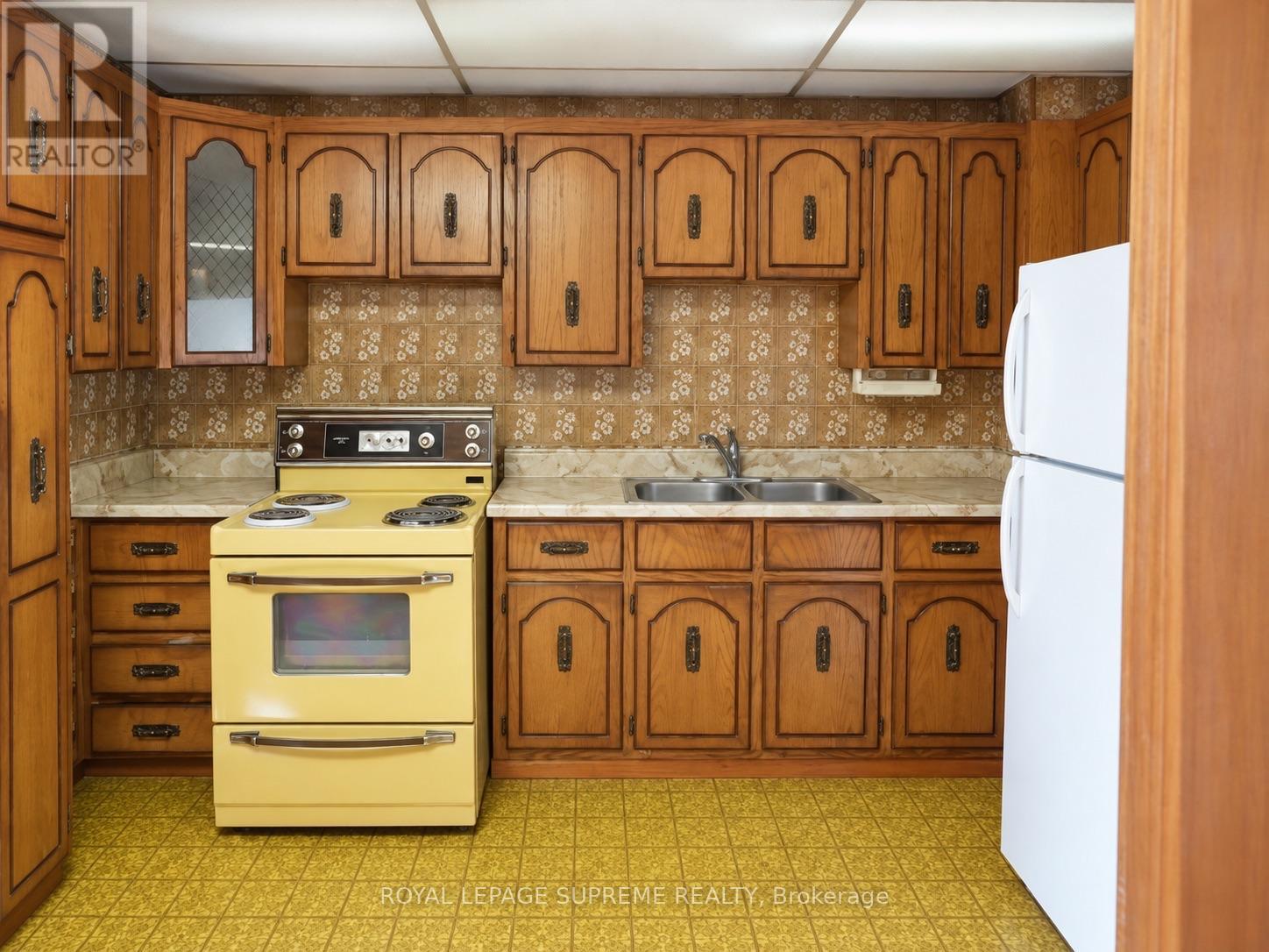 48 Mould Avenue, Toronto, Ontario  M6N 3Z9 - Photo 11 - W13810414
