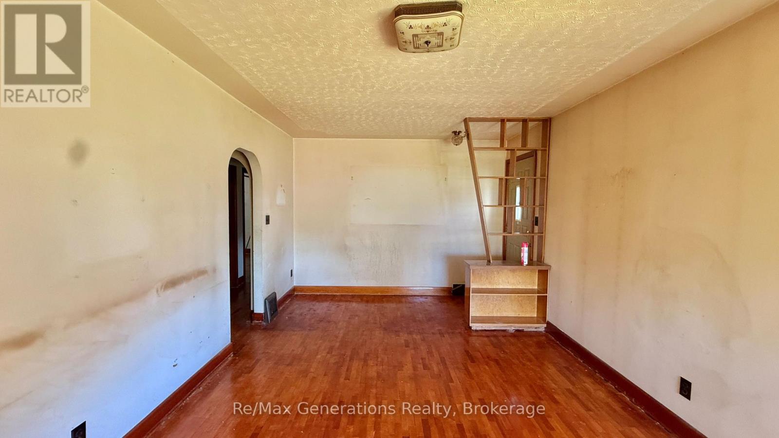 1019 Francis Street W, Thunder Bay, Ontario  P7E 4E8 - Photo 2 - X13811058