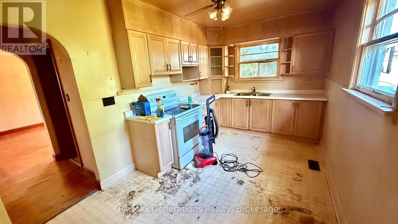 1019 Francis Street W, Thunder Bay, Ontario  P7E 4E8 - Photo 3 - X13811058