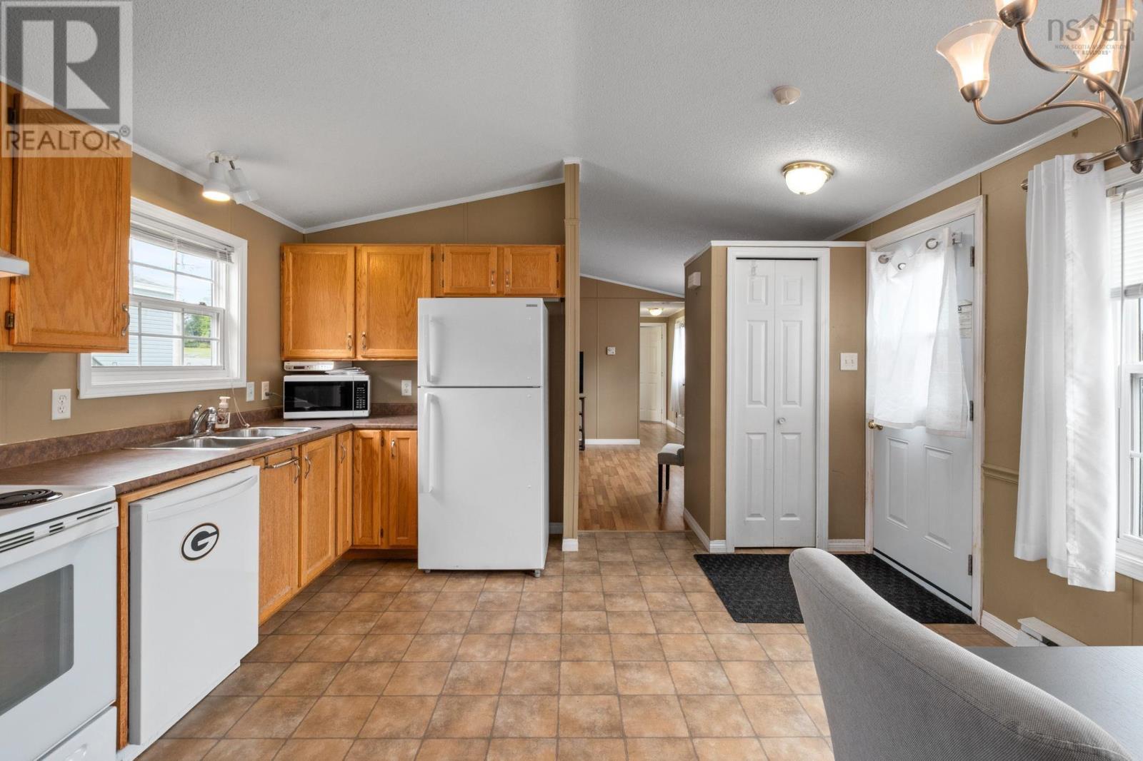 28 Cedar Lane, Eastern Passage, Nova Scotia  B3G 1S7 - Photo 11 - 202623972