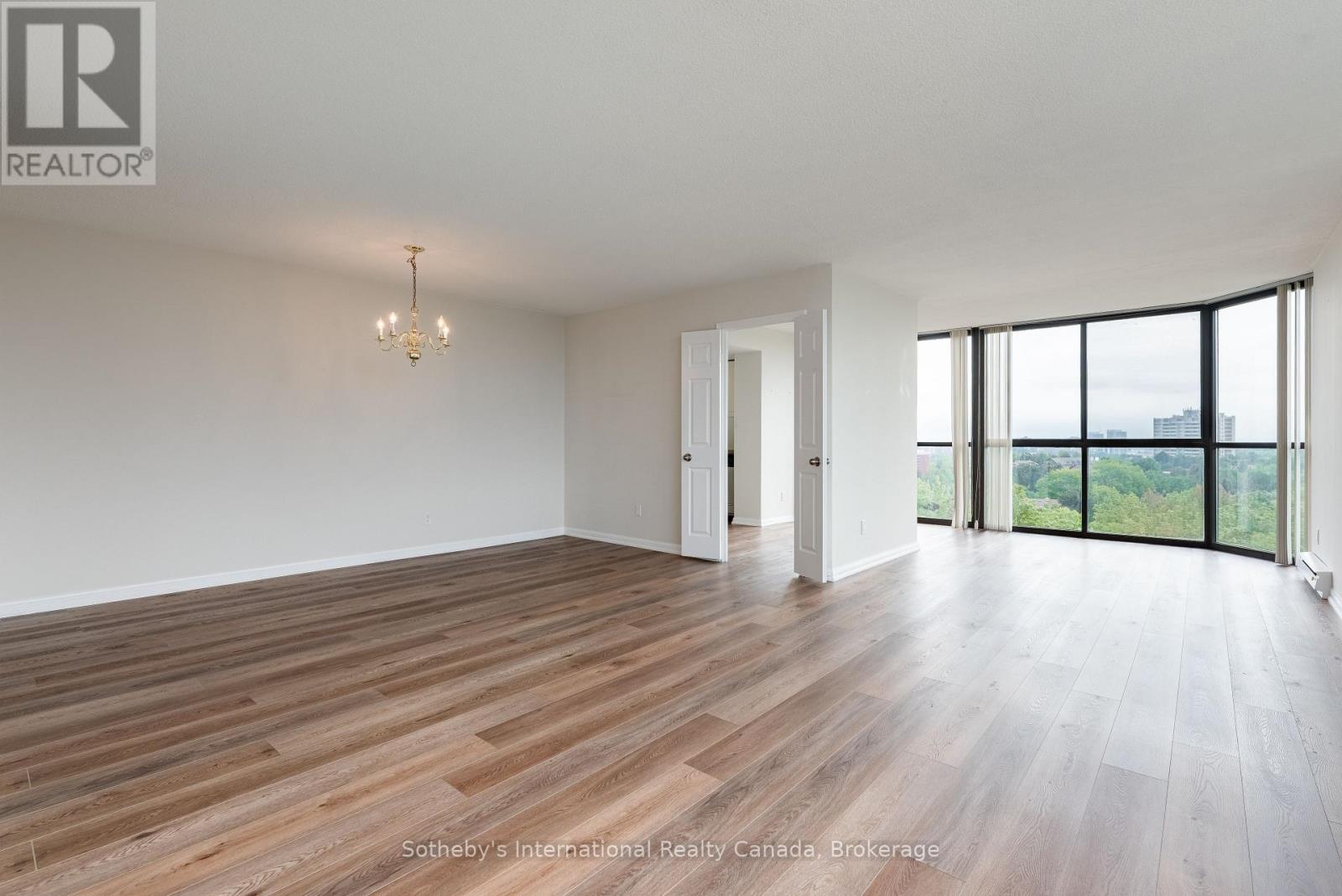 804 - 1230 Marlborough Court, Oakville, Ontario  L6H 3K6 - Photo 6 - W13811104