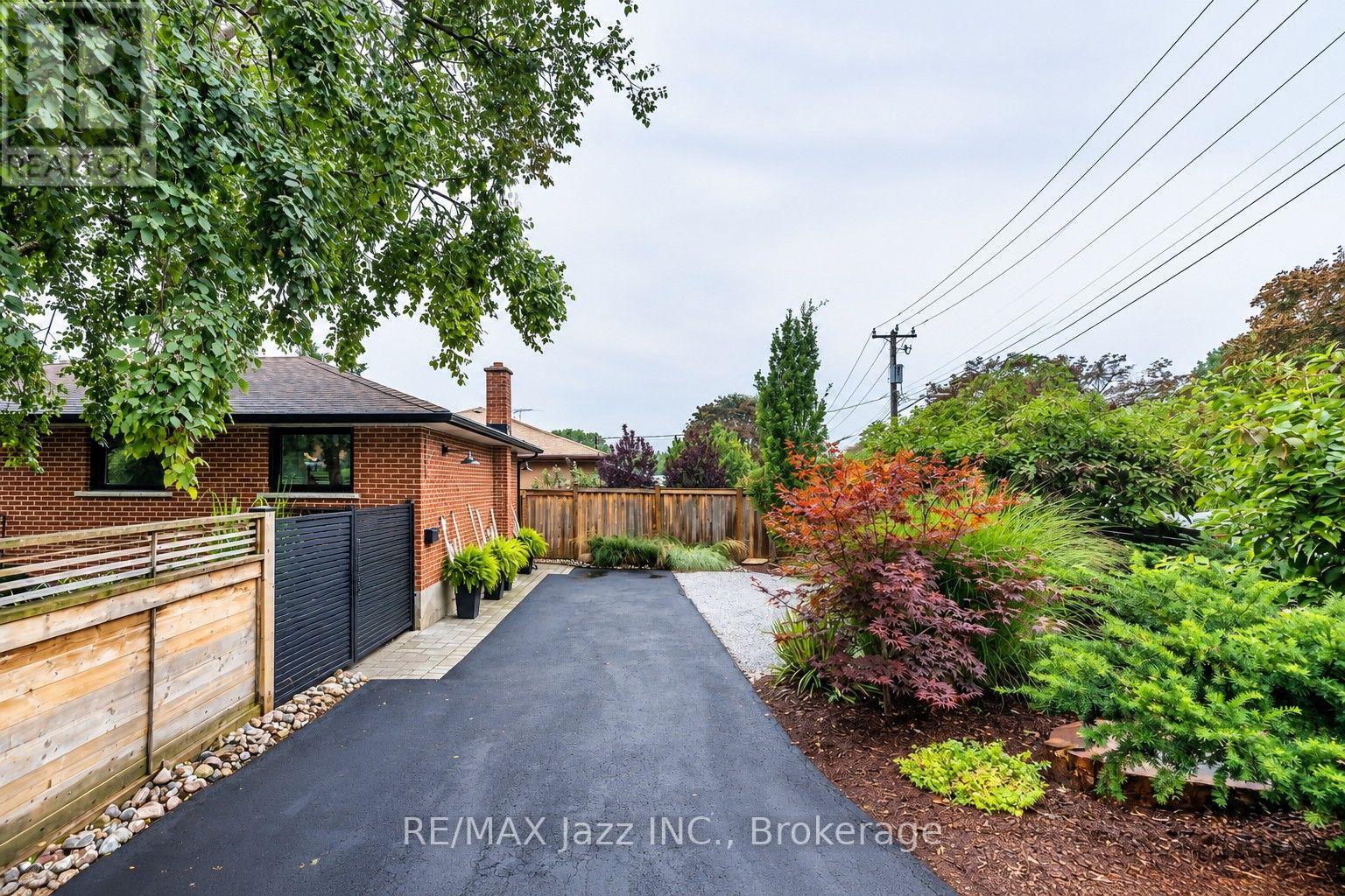 1085 Willowdale Avenue, Oshawa, Ontario  L1H 1W7 - Photo 4 - E13811074
