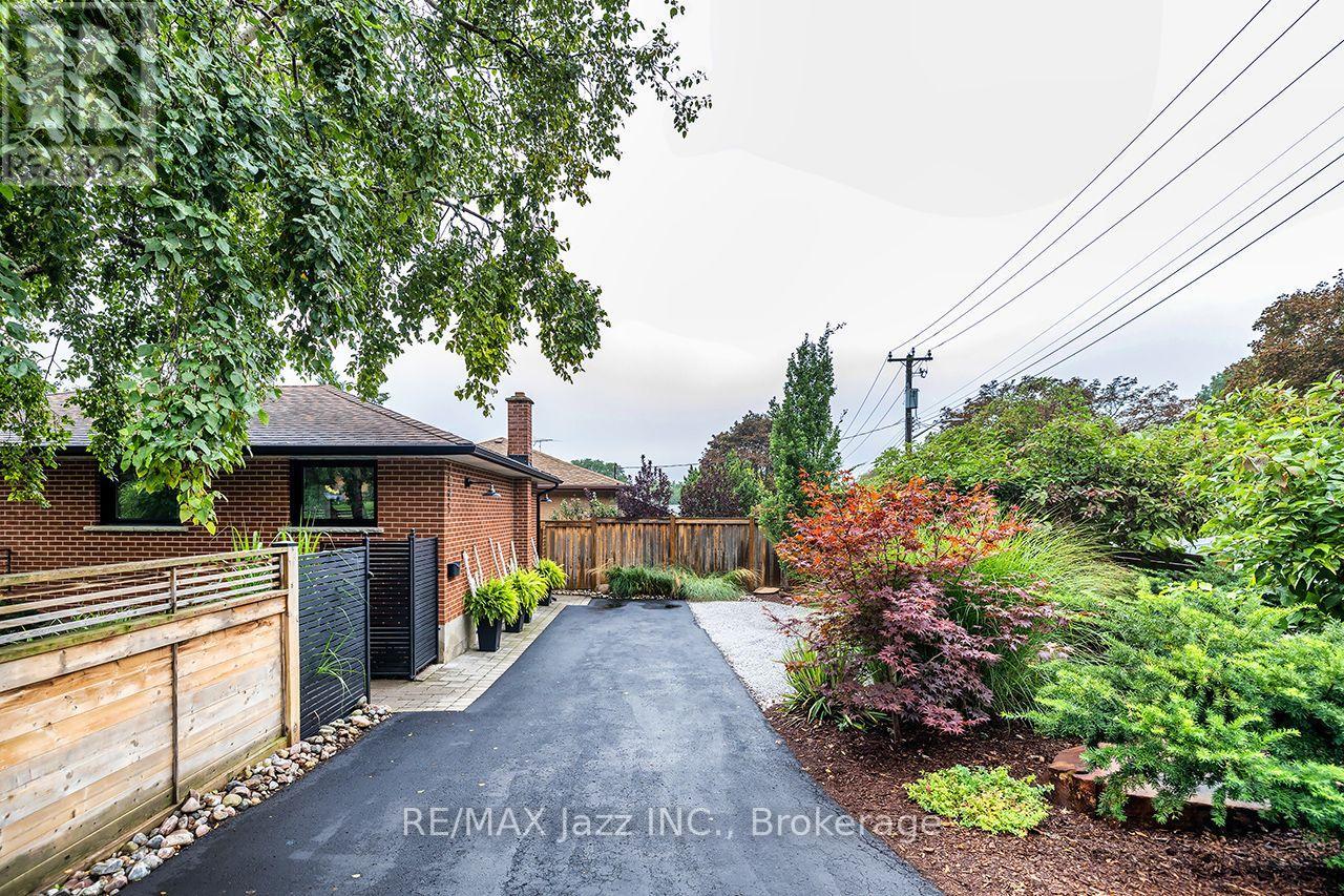 1085 Willowdale Avenue, Oshawa, Ontario  L1H 1W7 - Photo 7 - E13811074