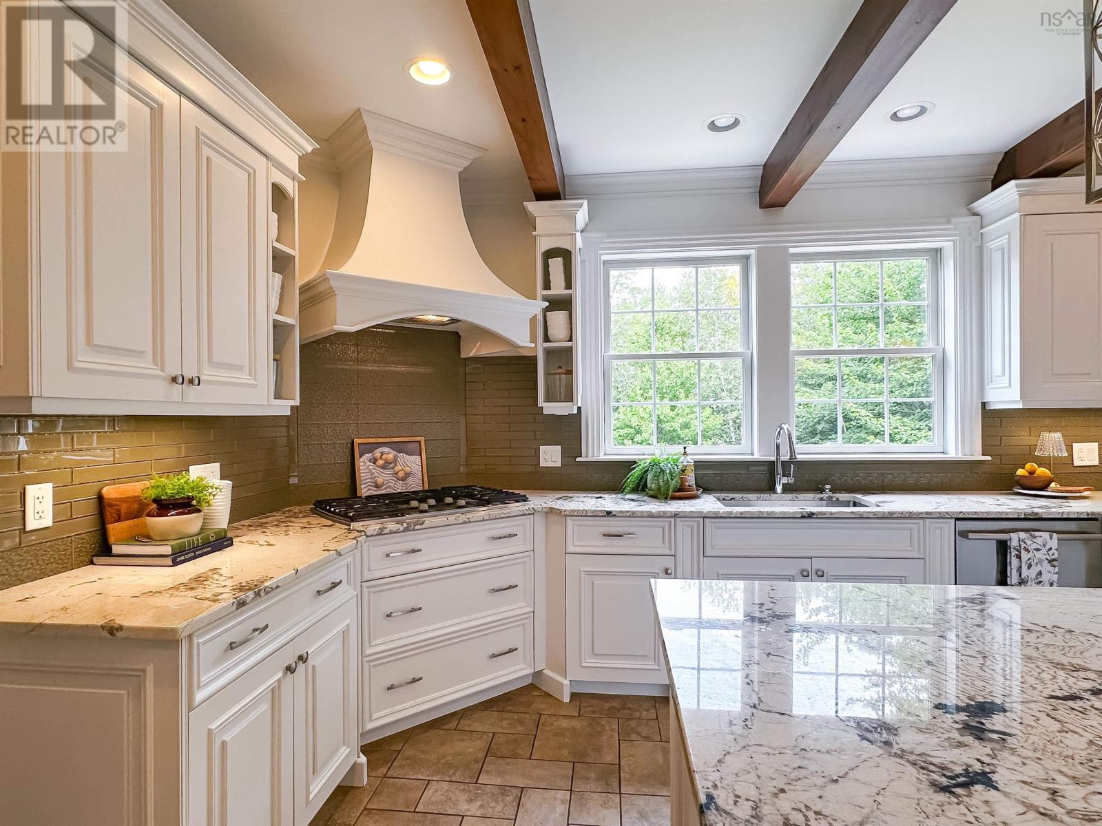 24 Anderson Boulevard photo 8