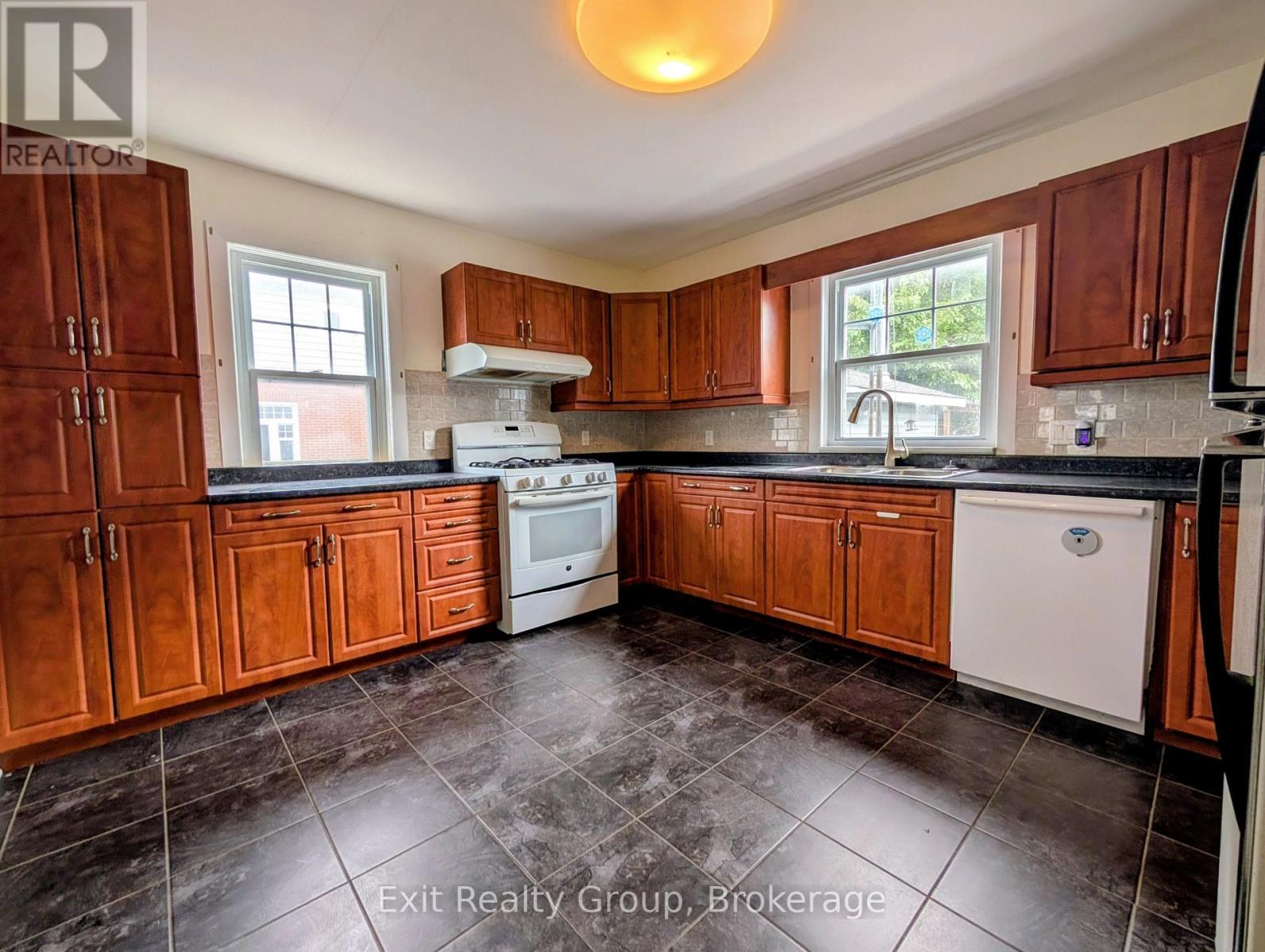 16 Mercia Street, Quinte West, Ontario  K8V 2P3 - Photo 10 - X13811078