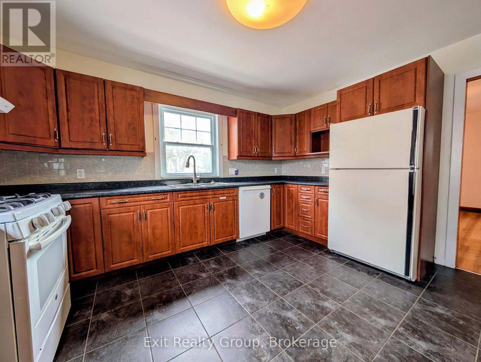 16 Mercia Street, Quinte West, Ontario  K8V 2P3 - Photo 11 - X13811078