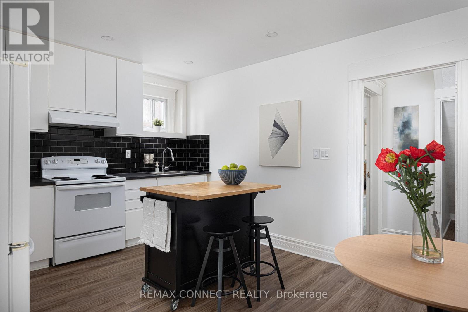 17 Muir Avenue, Toronto, Ontario  M6H 1E7 - Photo 11 - C13810922