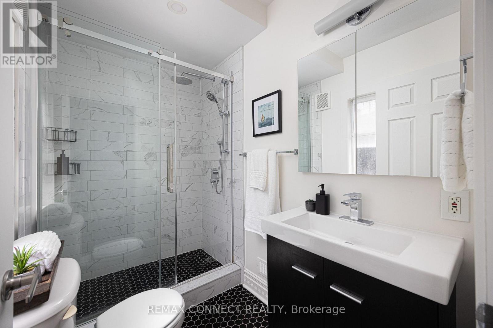 17 Muir Avenue, Toronto, Ontario  M6H 1E7 - Photo 16 - C13810922