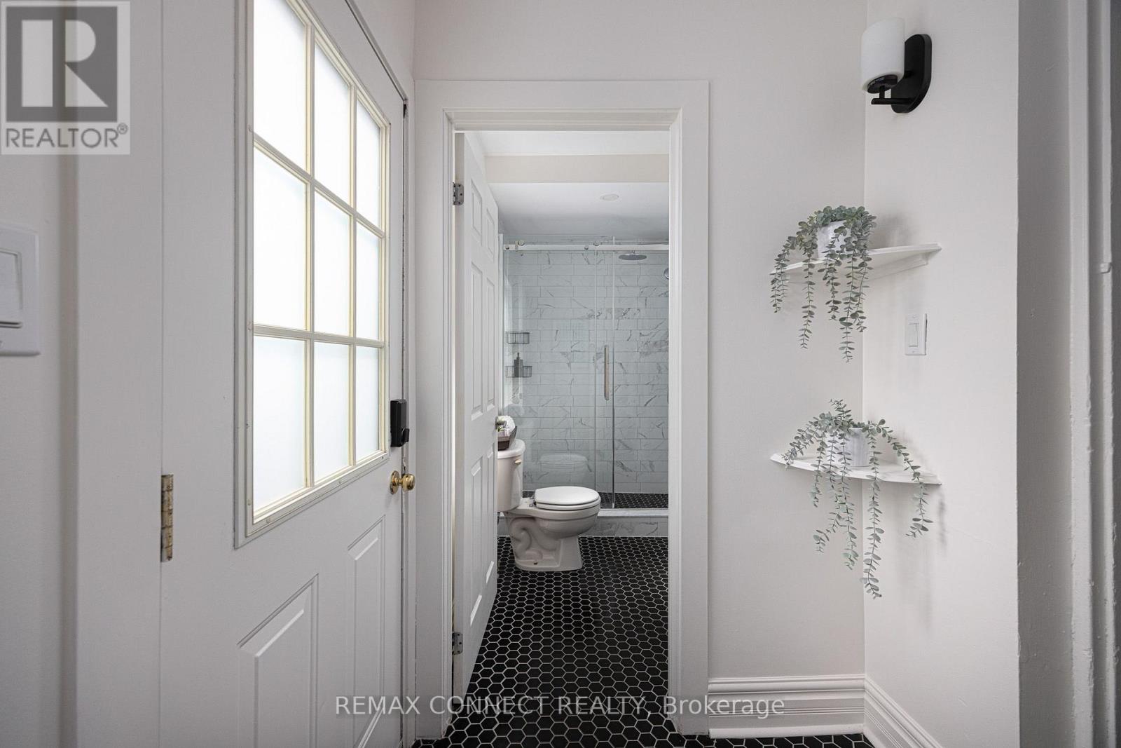 17 Muir Avenue, Toronto, Ontario  M6H 1E7 - Photo 18 - C13810922