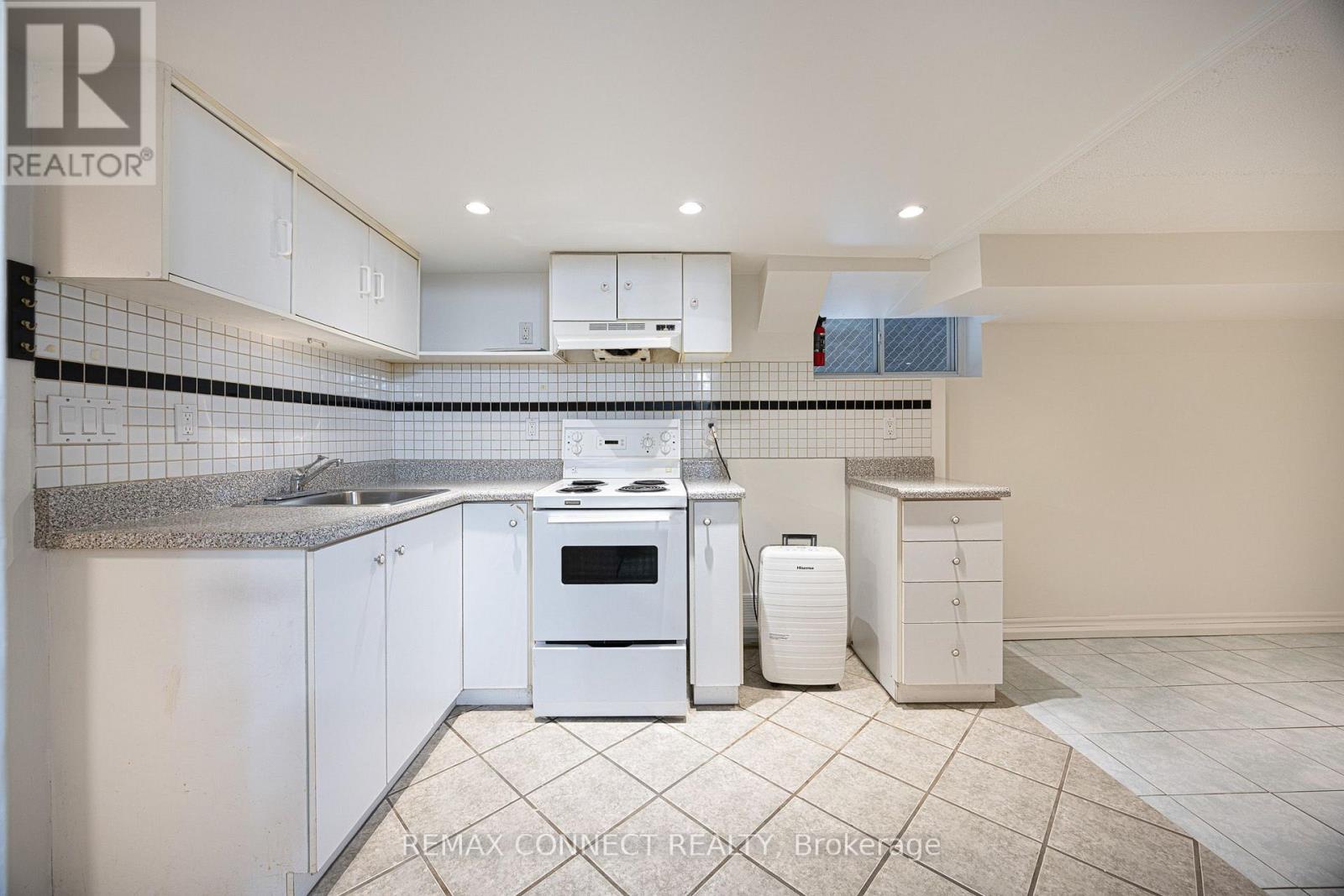 17 Muir Avenue, Toronto, Ontario  M6H 1E7 - Photo 35 - C13810922