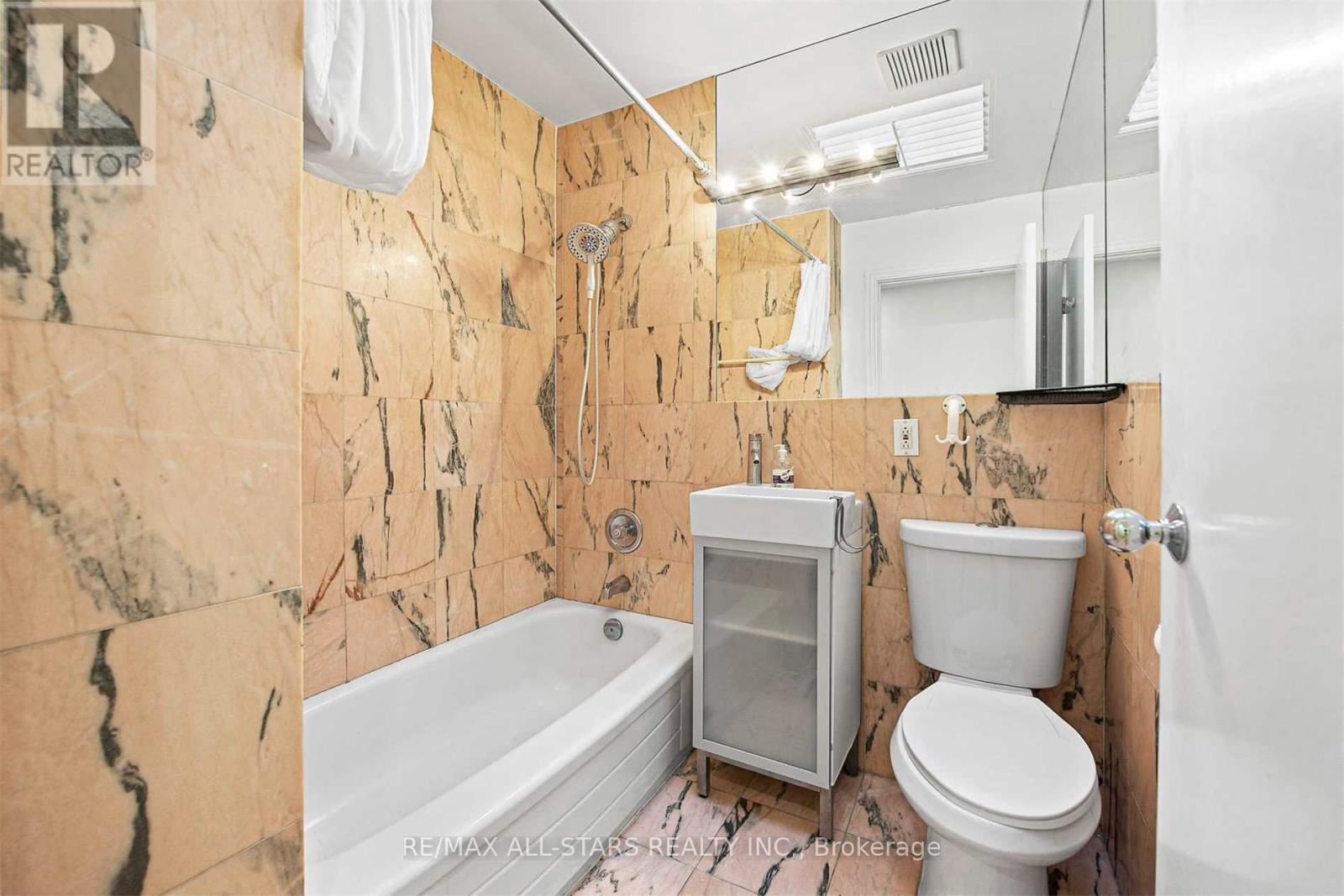 110 Belmont Street, Toronto, Ontario  M5R 1P8 - Photo 19 - C13811002