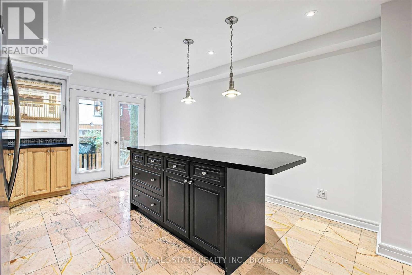 110 Belmont Street, Toronto, Ontario  M5R 1P8 - Photo 3 - C13811002