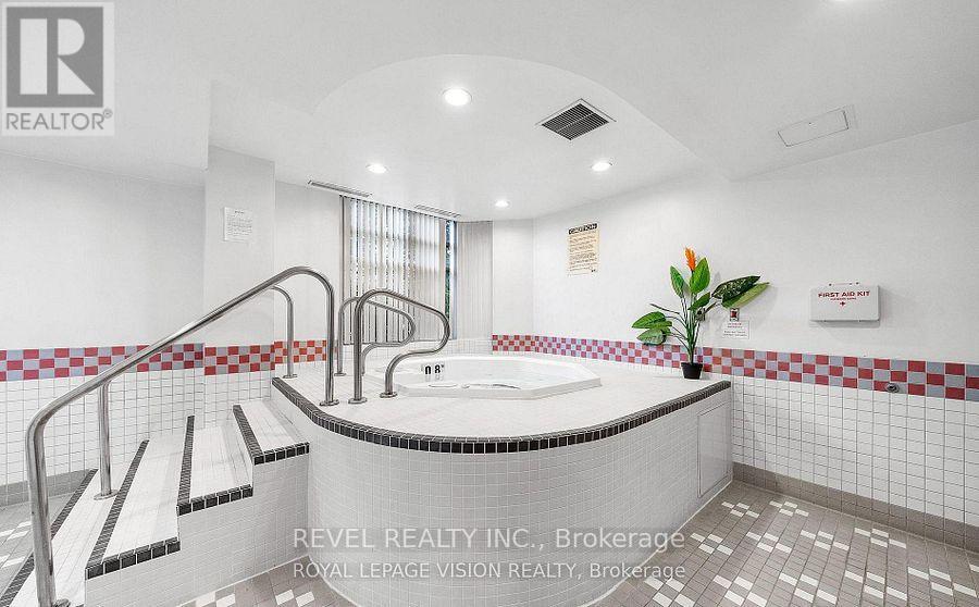 210 - 1700 Eglinton Avenue E, Toronto, Ontario  M4A 2X4 - Photo 2 - C13811042