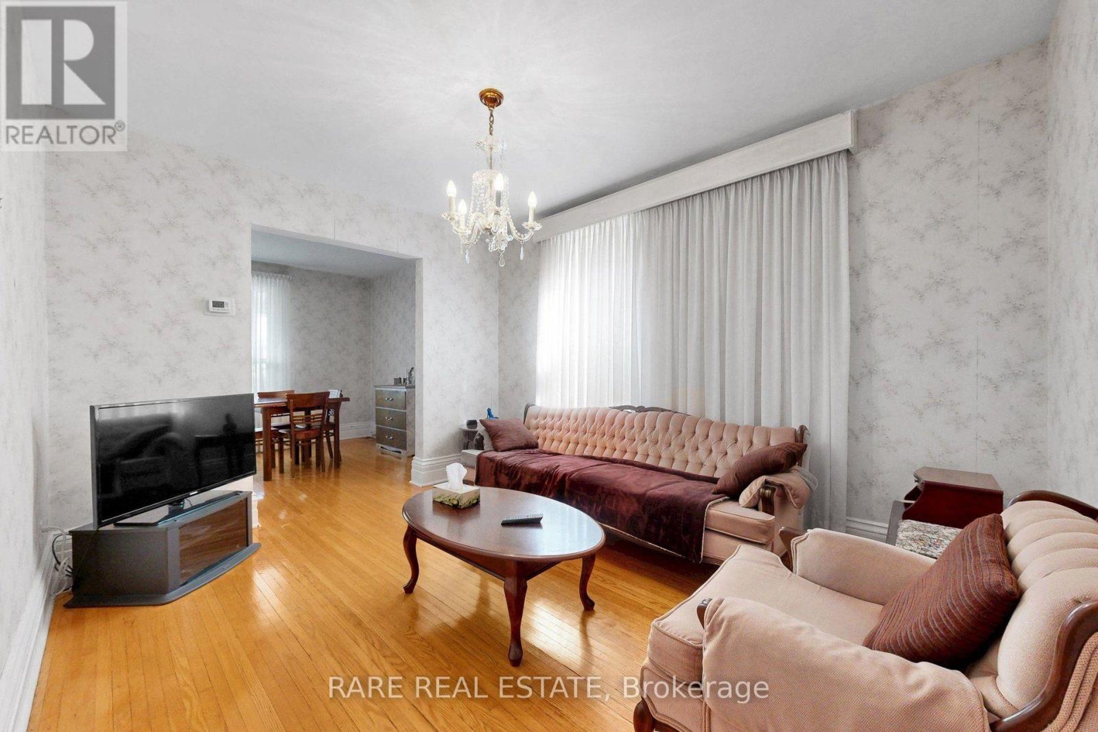 180 Atlas Avenue, Toronto, Ontario  M6C 3P5 - Photo 12 - C13811062