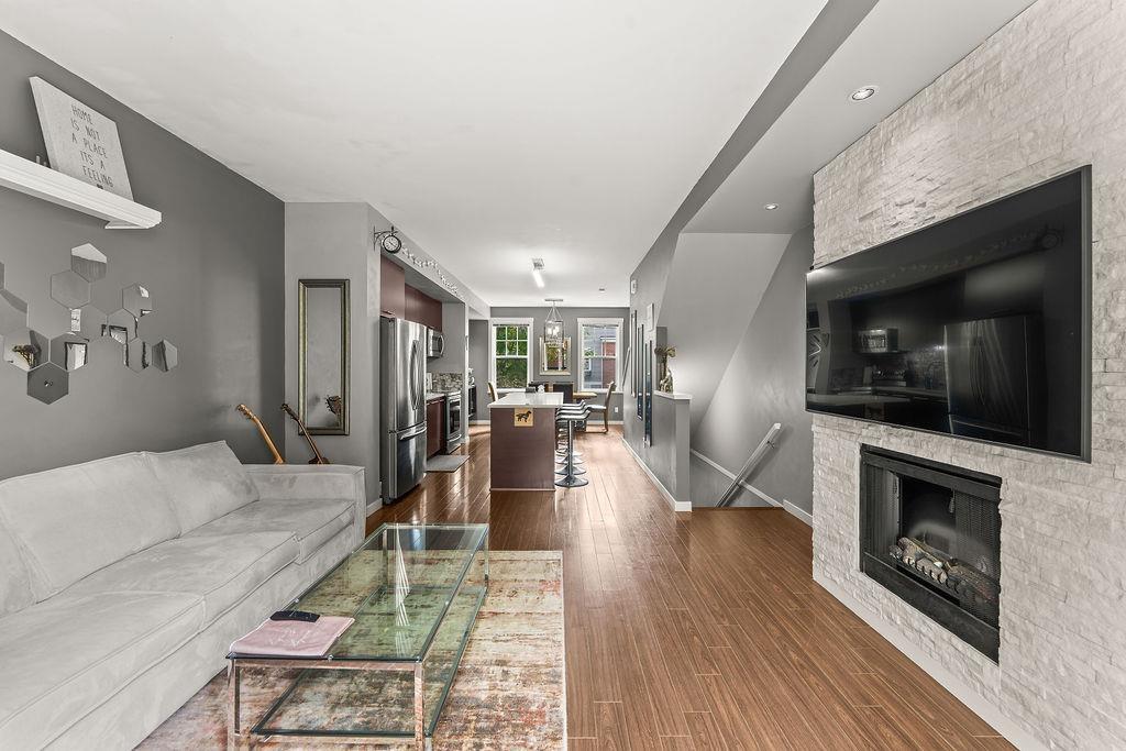 38 18983 72A AVENUE, Surrey, British Columbia