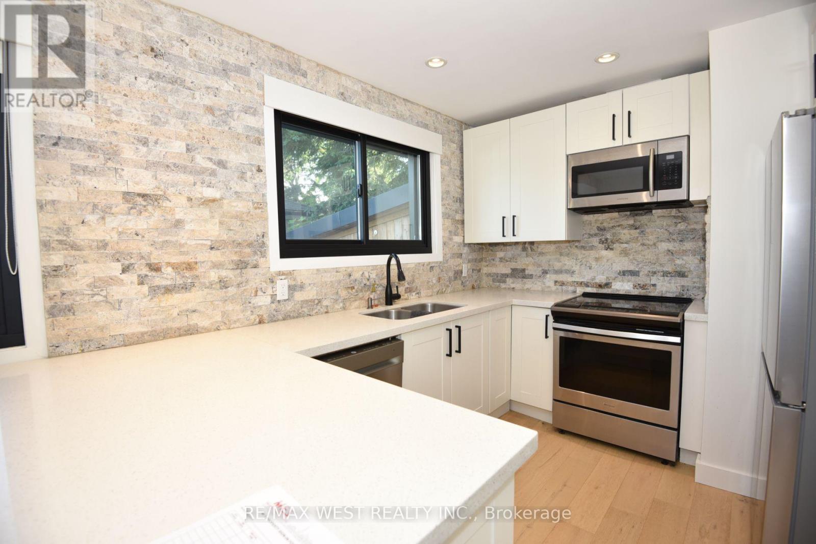 922 Centre Street N, Whitby, Ontario  L1N 4V1 - Photo 11 - E13810890