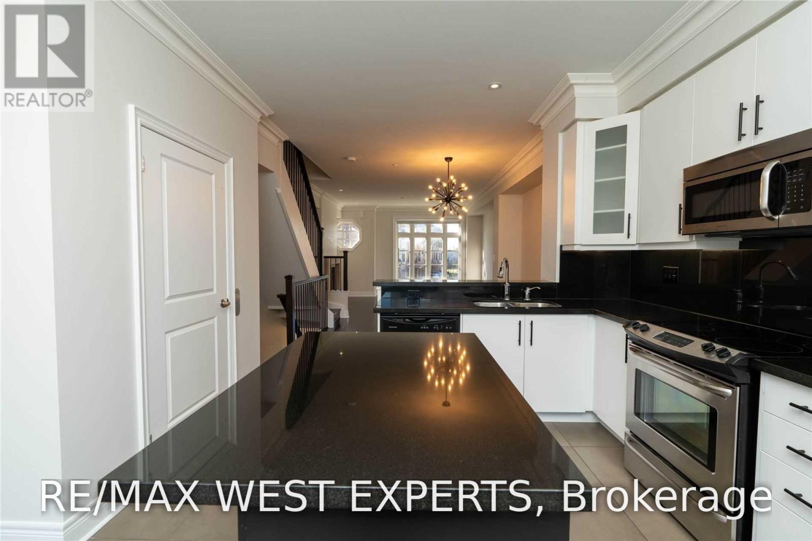 51 Powseland Crescent, Vaughan, Ontario  L4L 0C5 - Photo 7 - N13811008