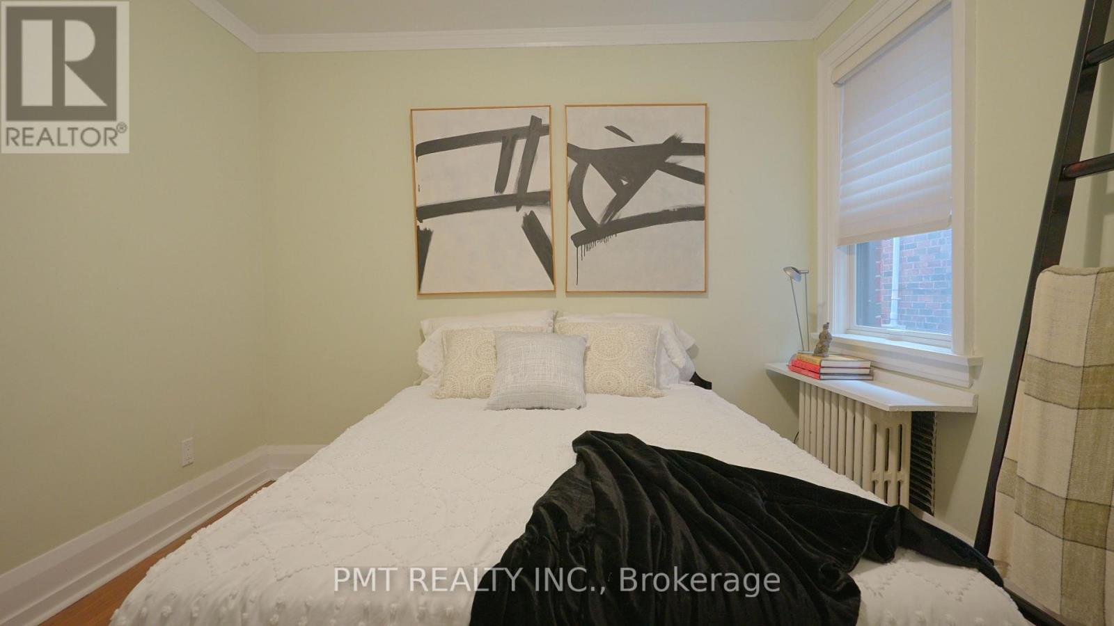 Main - 2 Larkin Avenue, Toronto, Ontario  M6S 1L8 - Photo 11 - W13810898