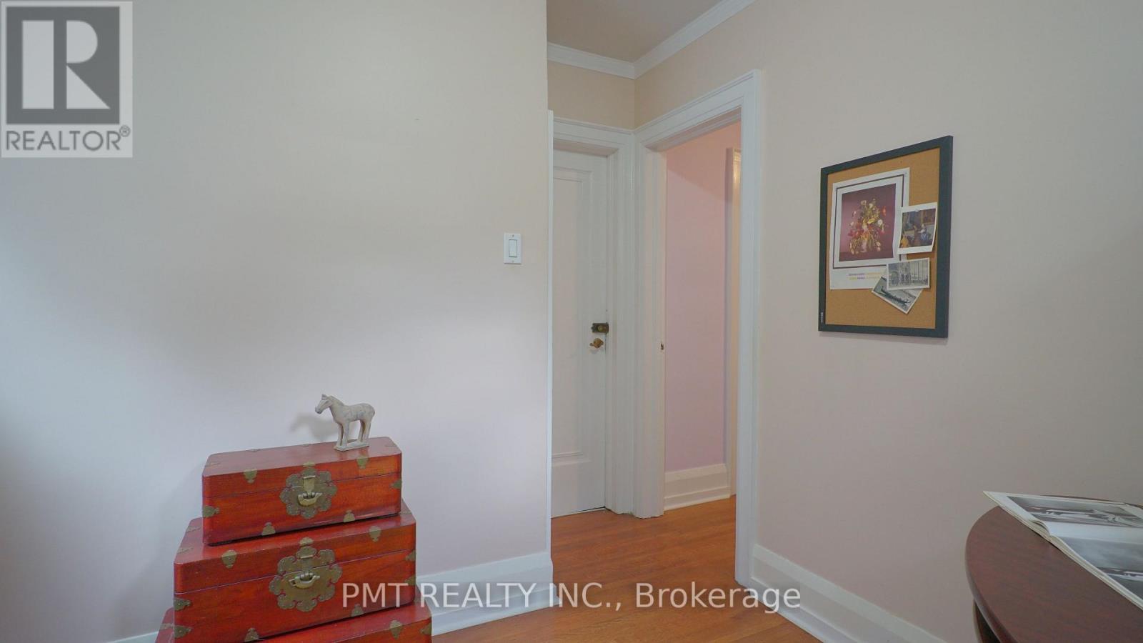 Main - 2 Larkin Avenue, Toronto, Ontario  M6S 1L8 - Photo 17 - W13810898