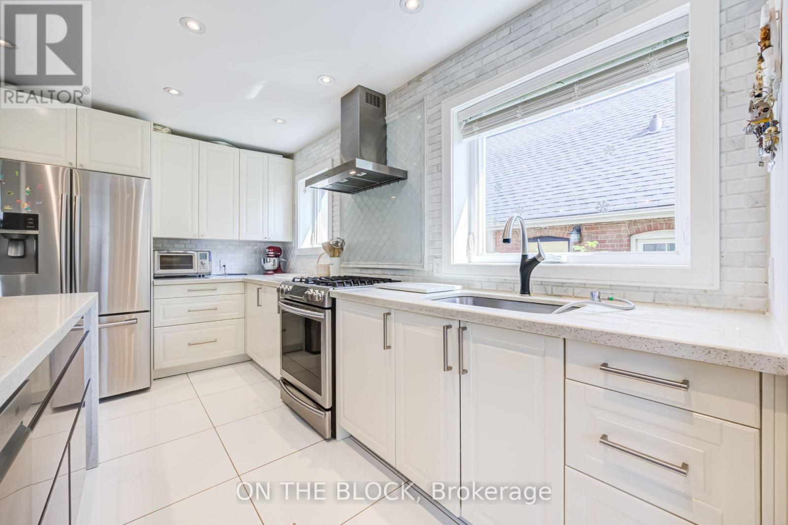 122 Allenby Avenue, Toronto, Ontario  M9W 1T3 - Photo 10 - W13810998