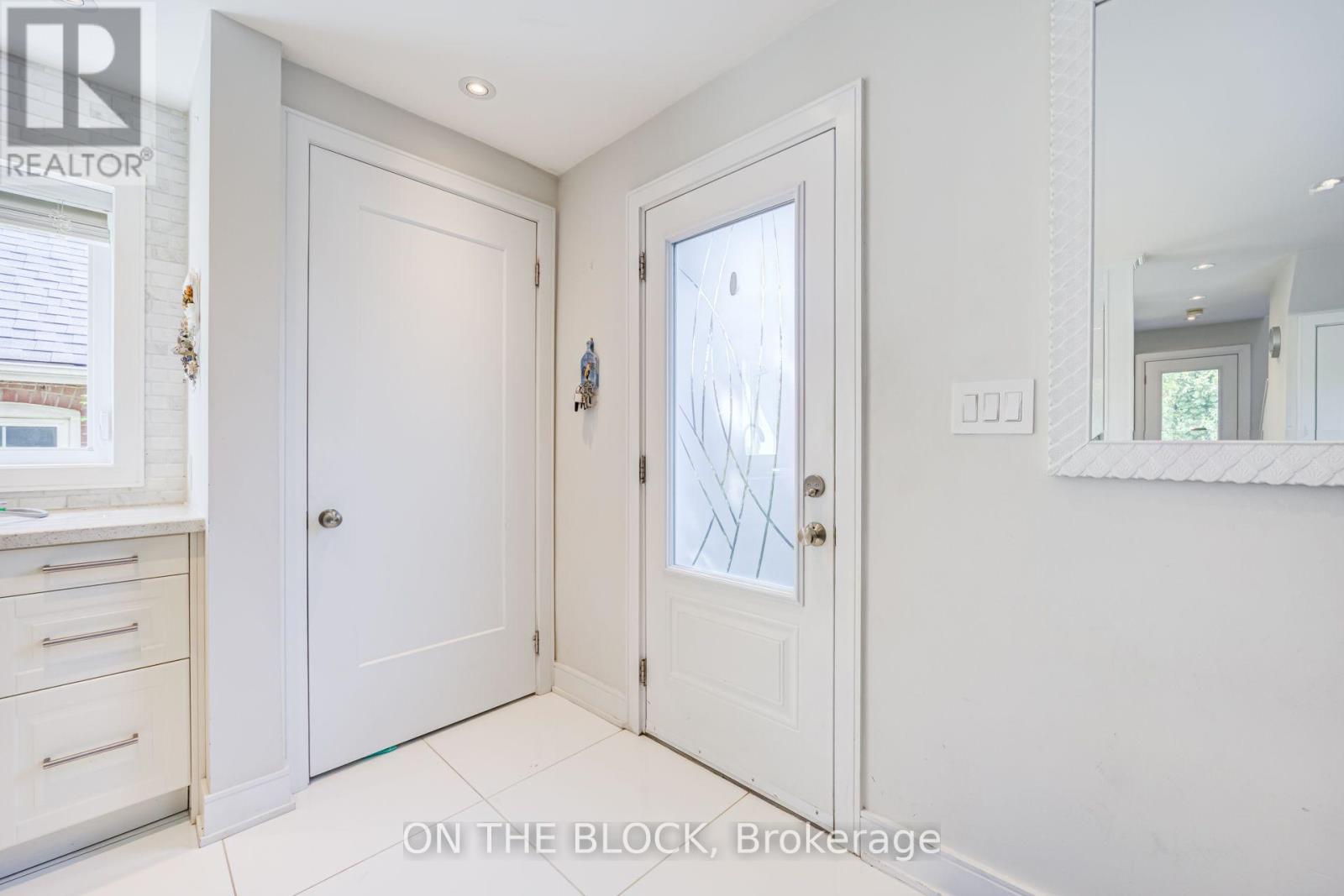 122 Allenby Avenue, Toronto, Ontario  M9W 1T3 - Photo 8 - W13810998