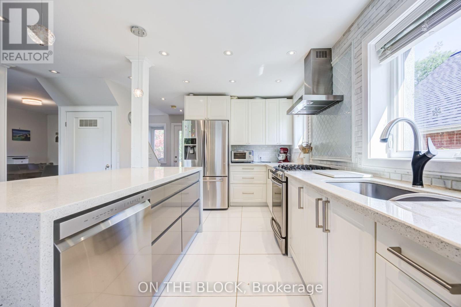 122 Allenby Avenue, Toronto, Ontario  M9W 1T3 - Photo 9 - W13810998