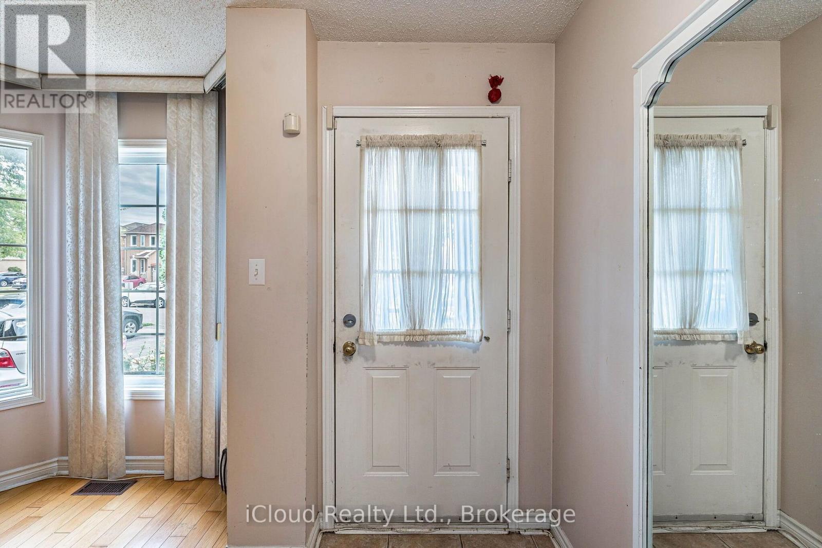 181 Lockwood Road, Brampton, Ontario  L6Y 4Y7 - Photo 6 - W13811016