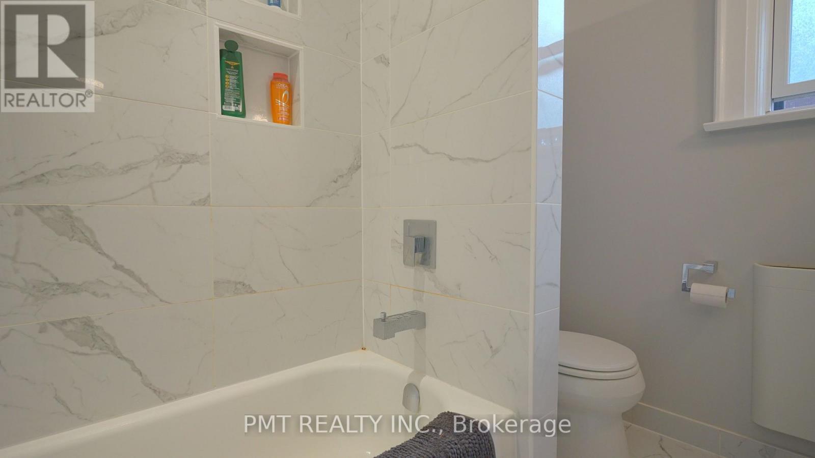 Upper - 2 Larkin Avenue, Toronto, Ontario  M6S 1L8 - Photo 17 - W13811080
