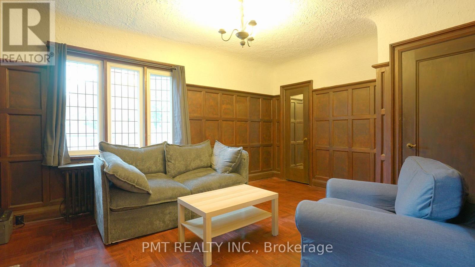 Upper - 2 Larkin Avenue, Toronto, Ontario  M6S 1L8 - Photo 3 - W13811080