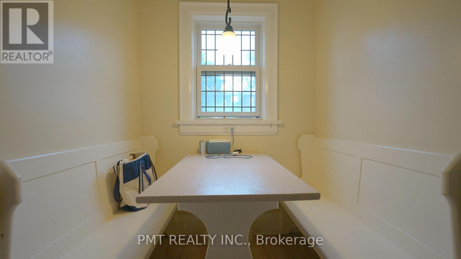 Upper - 2 Larkin Avenue, Toronto, Ontario  M6S 1L8 - Photo 8 - W13811080