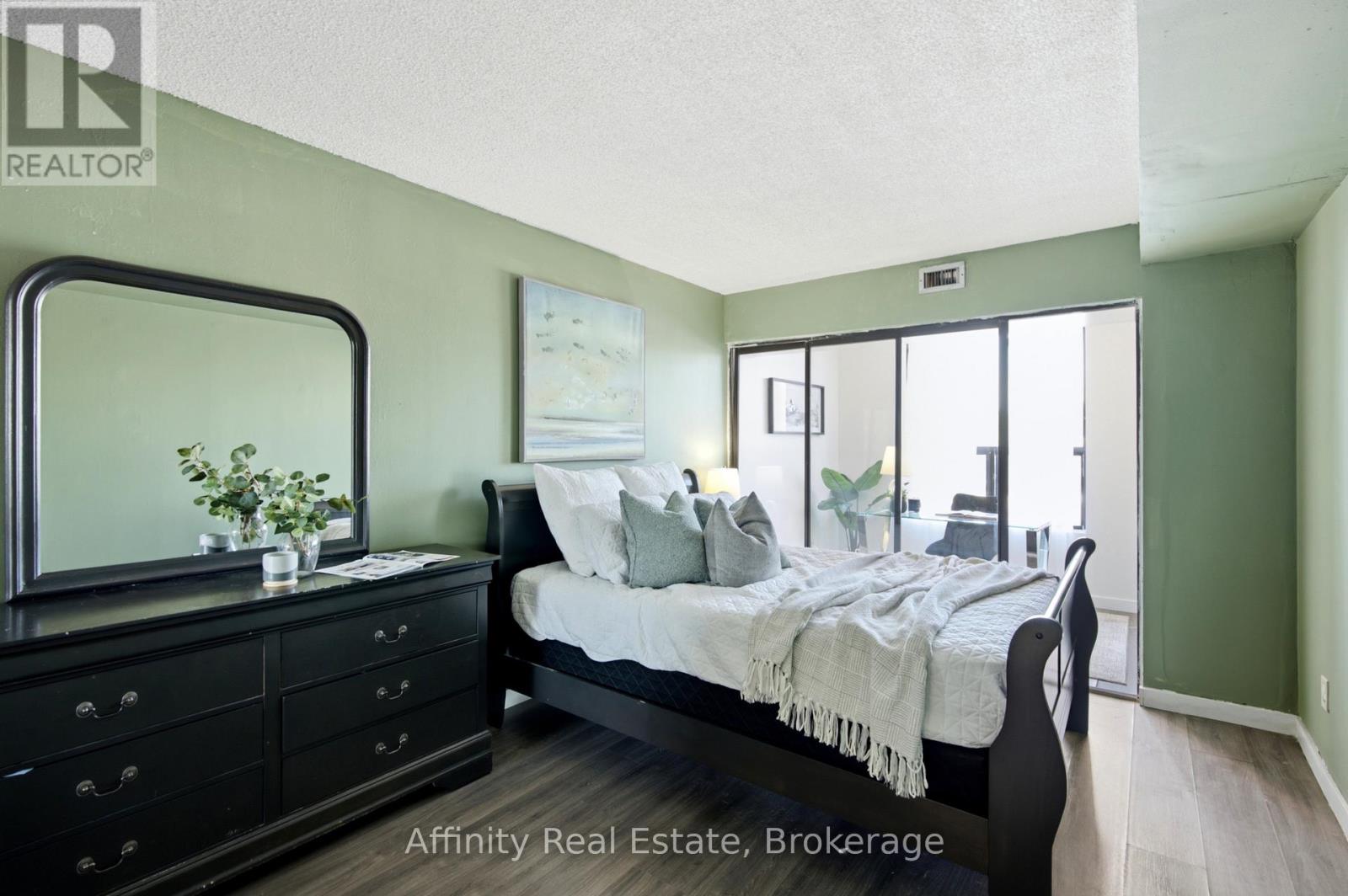 202 - 25 Agnes Street, Mississauga, Ontario  L5B 3X7 - Photo 23 - W13669566